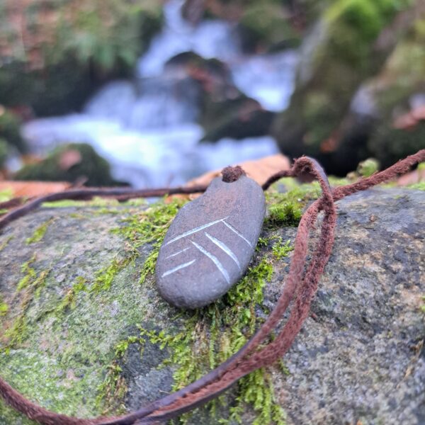 20231119_120800 Colgante grabado neandertal