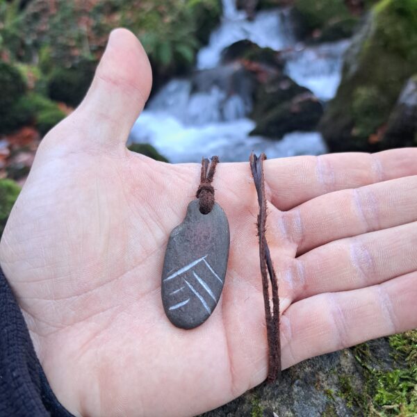 20231119_120950 Colgante grabado neandertal